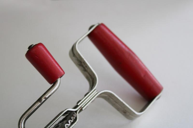 photo of vintage rotary egg beater, hand crank mixer kitchen utensil w/ red painted wood handles #5