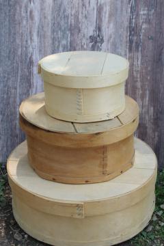 catalog photo of vintage round wood cheese boxes, small medium large nesting stack primitive farm country decor