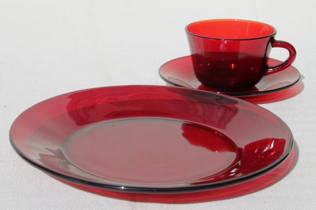 photo of vintage ruby red glass dishes dinnerware set for 6, dinner plates, cups & saucers #3