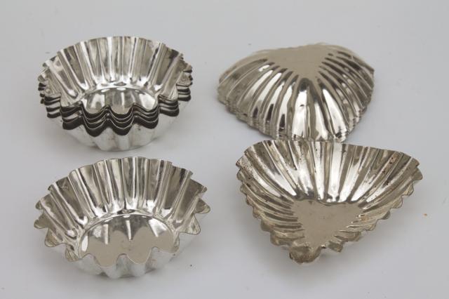 photo of vintage sandbakkel tin molds & tart pans, fluted metal baking pans & cookie molds #5