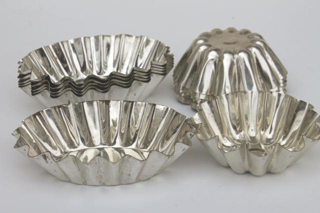 photo of vintage sandbakkel tin molds & tart pans, fluted metal baking pans & cookie molds #12