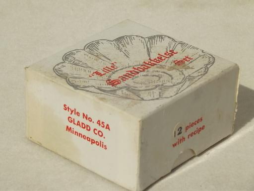 photo of vintage sandbakkel tins, tiny tinned metal fluted pans, cookie molds #5