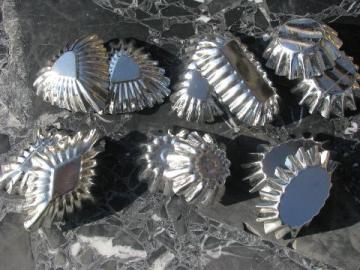 catalog photo of vintage sandbakkel tins, tiny tinned metal fluted pans, pastry molds
