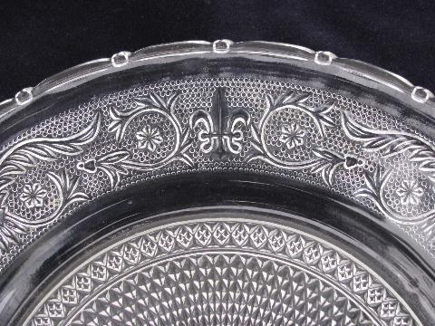 photo of vintage sandwich pattern pressed glass cake plate #2