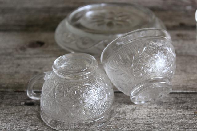 photo of vintage sandwich pattern pressed glass punch set, crystal clear daisy bowl & cups #5