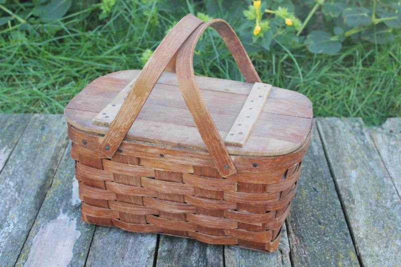 photo of vintage sewing basket, small toto style child's picnic hamper w/ hinged cover #2