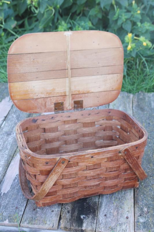 photo of vintage sewing basket, small toto style child's picnic hamper w/ hinged cover #3