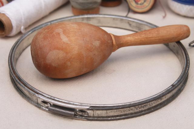 photo of vintage sewing box, big old flowered tin of darning mending cotton thread & sock darner #5