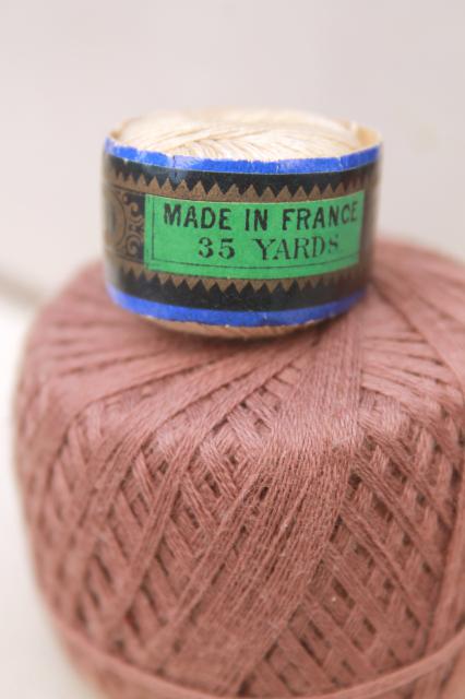 photo of vintage sewing box, big old flowered tin of darning mending cotton thread & sock darner #10