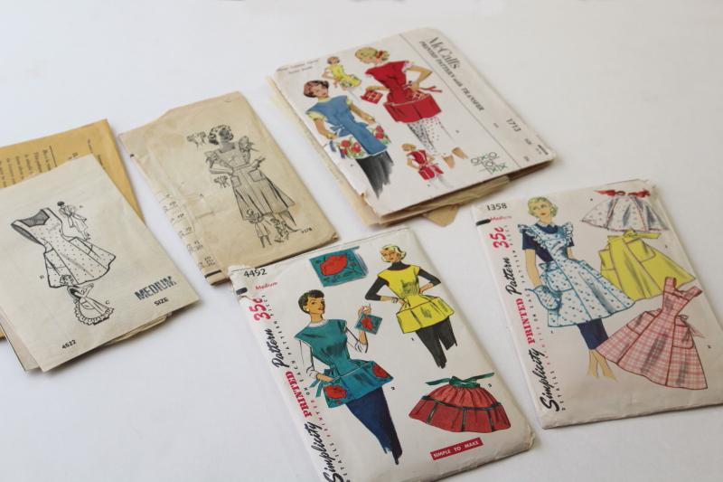 photo of vintage sewing patterns lot, cute pinafore aprons & kitchen / craft smocks #1