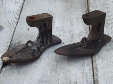 catalog photo of vintage shoe lasts, foot shape cobbler forms, pair old cast iron feet