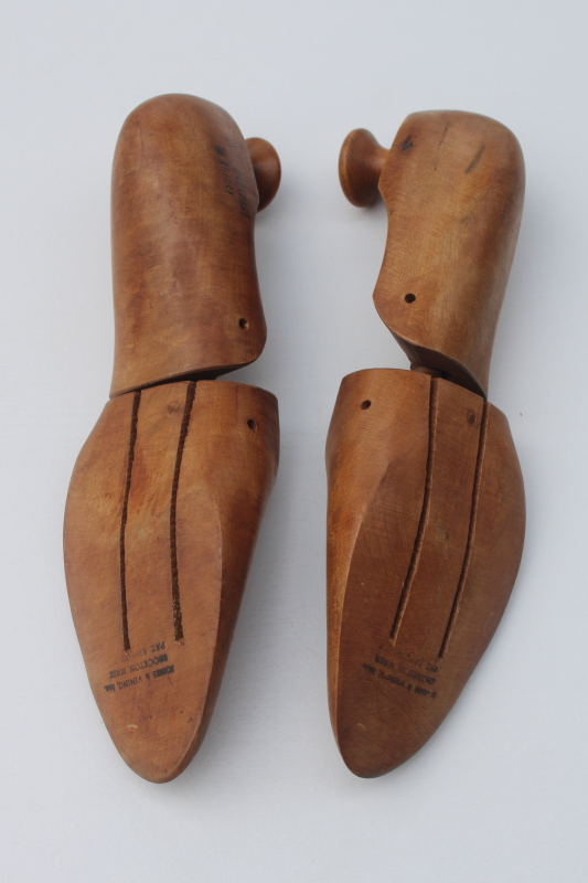 photo of vintage shoe stretchers, all wood screw type adjustable foot forms old patina  #3