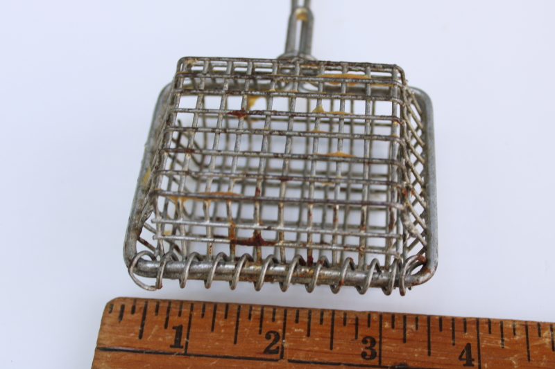 photo of vintage soap saver wire basket w/ handle, primitive old kitchen utensil laundry tool  #2