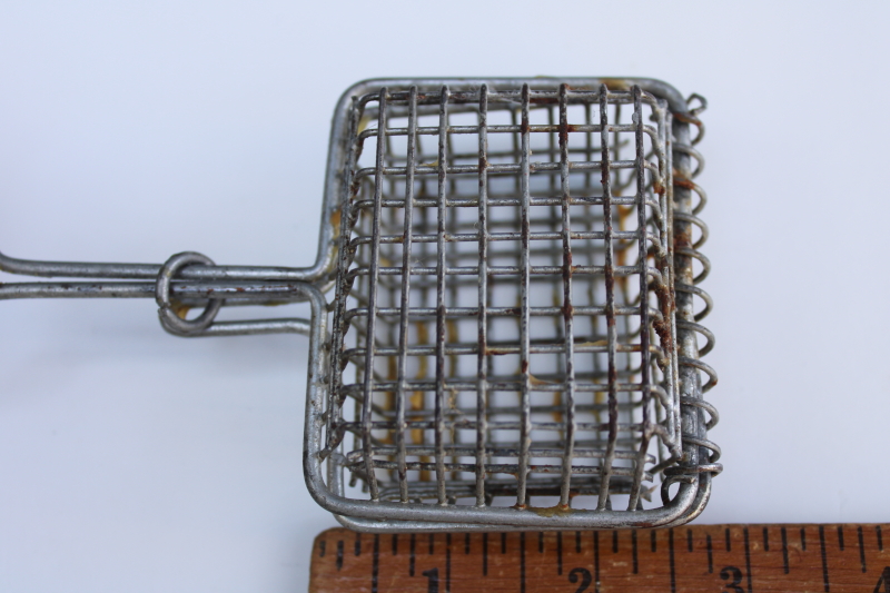 photo of vintage soap saver wire basket w/ handle, primitive old kitchen utensil laundry tool  #4