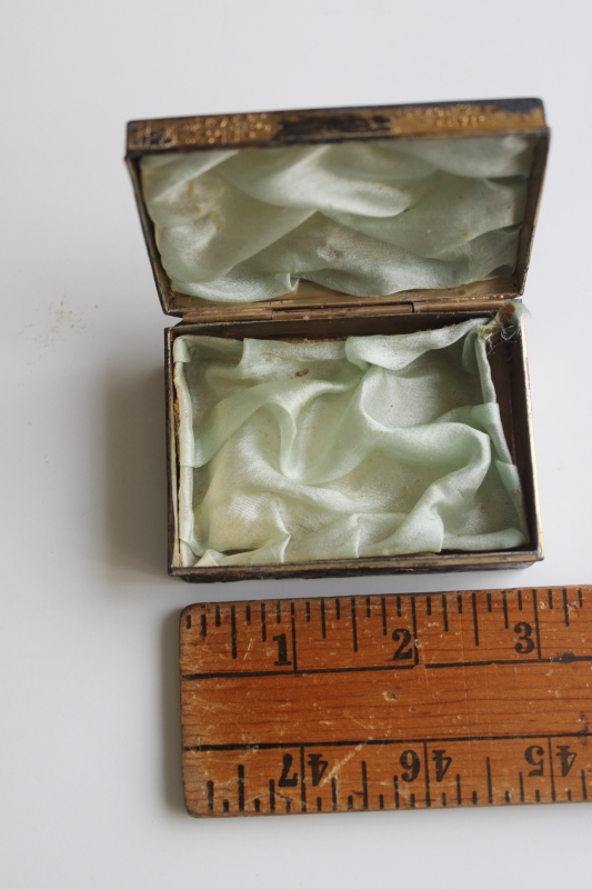 photo of vintage souvenir of Wisconsin Dells, cast metal scene Stand Rock trinket box silk lined  #8