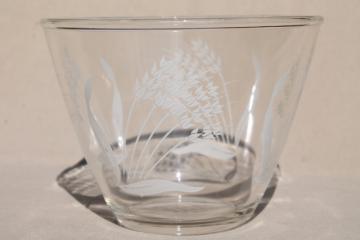 catalog photo of vintage splash proof mixing bowl, clear kitchen glass w/ white wheat print