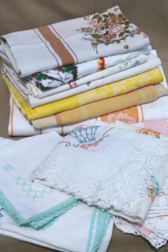 catalog photo of vintage tablecloths & linens lot, printed table cloths, embroidered runners etc.