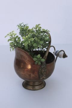 catalog photo of vintage tarnished copper scuttle shape planter pot, brass lion heads & handle 