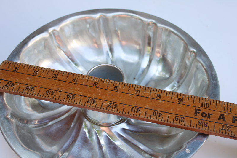 photo of vintage tinned steel food mold, round wreath shape jello mold or bundt pan  #4