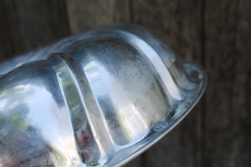 photo of vintage tinned steel food mold, round wreath shape jello mold or bundt pan  #5