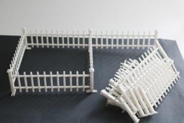 vintage toy plastic miniature white picket fence for putz village, dollhouse, farm toys 