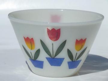 catalog photo of vintage tulip Fire-King ivory glass mixing bowl, small splash proof bowl 