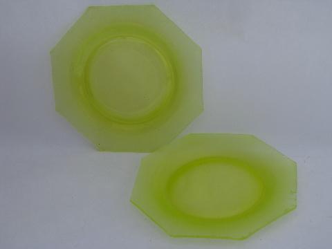 photo of vintage vaseline yellow-green depression glass plates, 1930s art deco #2