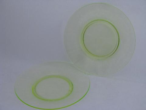 photo of vintage vaseline yellow-green depression glass plates, 1930s art deco #3