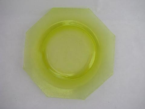 photo of vintage vaseline yellow-green depression glass plates, 1930s art deco #5