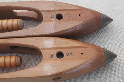 photo of vintage weaving shuttles, Draper Tru-Flight hardwood loom shuttles w/ spindle spools #8