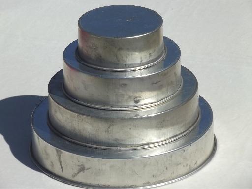 photo of vintage wedding cake pans in original box, round tier tiered pans set #2