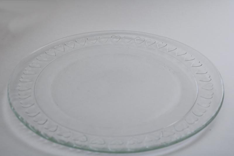 photo of vintage wedding cake plate, big round glass tray or platter w/ circle of hearts border  #4