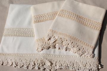 catalog photo of vintage white cotton flat top sheet & pillowcases w/ handmade crochet lace edgings