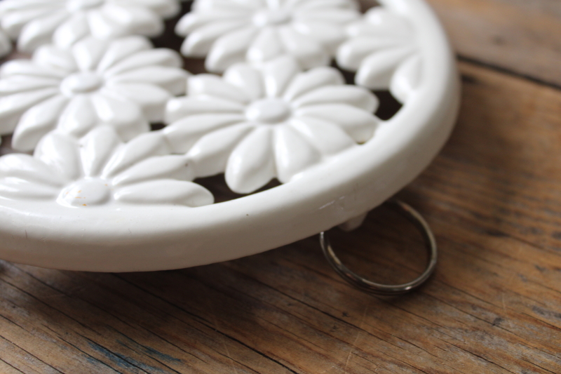 photo of vintage white enameled cast iron trivet, large oval w/ daisies, retro mod or cottagecore  #3