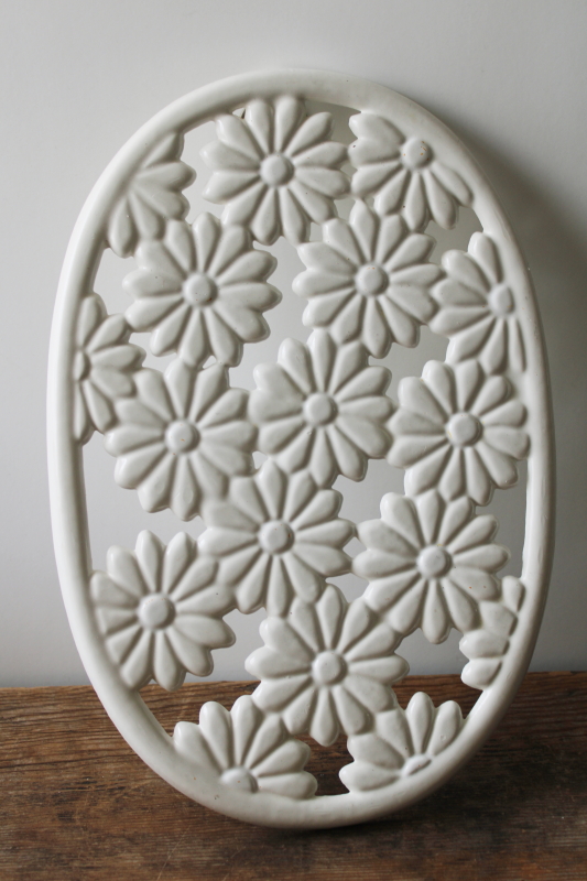 photo of vintage white enameled cast iron trivet, large oval w/ daisies, retro mod or cottagecore  #6