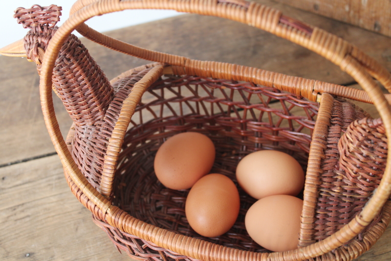 photo of vintage wicker hen basket, chicken shaped egg gathering basket w/ sturdy handle  #4