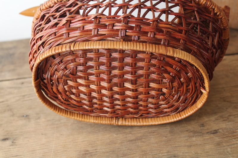 photo of vintage wicker hen basket, chicken shaped egg gathering basket w/ sturdy handle  #5