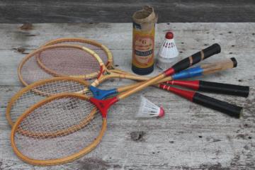 catalog photo of vintage wood badminton racquets, lot of shabby old rackets & shuttlecocks