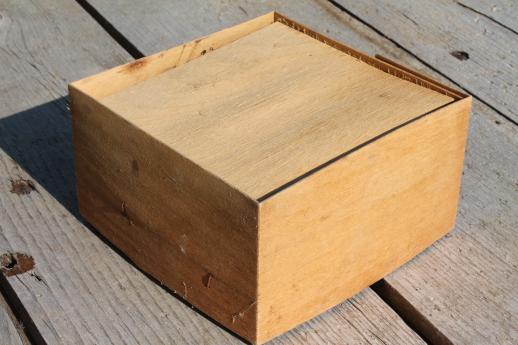 photo of vintage wood berry baskets, quart berry boxes for farmer's market garden produce #9