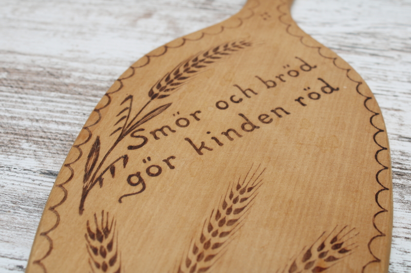 photo of vintage wood board bread tray, kitchen wall hanging w/ Swedish folk saying bread & butter  #2