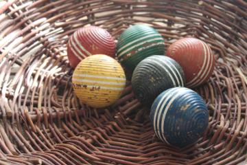 catalog photo of vintage wood croquet balls, set of six different colors w/ primitive worn old paint