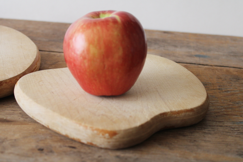 photo of vintage wood cutting boards, large & small apple shaped bread boards french country primitives  #8