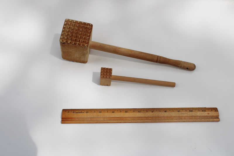 photo of vintage wood kitchen mallets, mommy & me size big & little meat tenderizer hammers #2