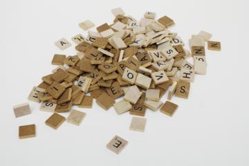 catalog photo of vintage wood scrabble letter tiles, 175+ pieces for upcycled art, game parts lot