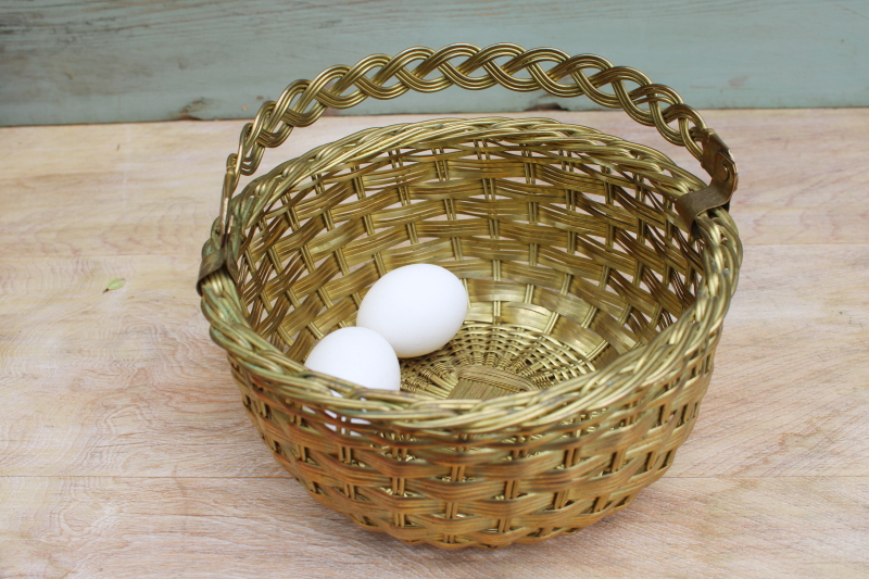 photo of vintage woven brass wire egg basket, large bowl w/ handle rustic farmhouse kitchen decor #3