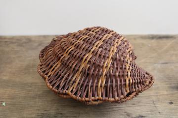 catalog photo of vintage woven wicker basket seashell shape, scallop shell trinket box to hold jewelry etc