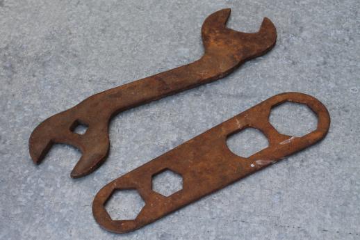 photo of vintage wrenches for farm equipment, John Deere JD 53 wrench & box wrench #6