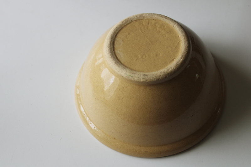 photo of vintage yellow ware stoneware mixing bowl, Robinson Ransbottom pottery Roseville Ohio  #3