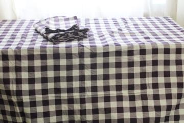 catalog photo of violet purple gingham checked tablecloths & napkins, vintage farmhouse style cotton table linens 