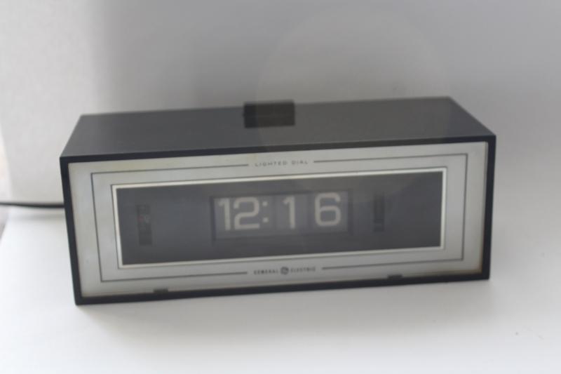 photo of working vintage GE electric flip digit alarm clock lighted dial numbers #1